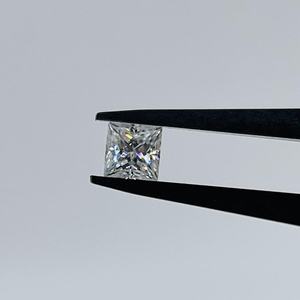 Diamant de laboratoire de qualité supérieure certifié IGI, taille princesse 1,00 carat, clarté VS1, couleur D, percé au laser, pour la fabrication de bijoux JC Diamond - Product Image 3