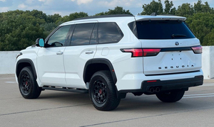 โตโยต้า เซคัวญ่า TRD รุ่นใหม่ ปี 2024 ภายในสีอ่อน หนังแท้ เครื่องยนต์ 4.1-6 ลิตร เทอร์โบ ไฮบริด 10 กม. V6 16 วาล์ว 5 ที่นั่ง ขนาดยาง R21 เกียร์อัตโนมัติ ซีดาน พวงมาลัยซ้าย - Product Image 3