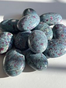 Venta al por mayor de la mejor calidad de cristal natural rubí zoisita piedra de Palma al por mayor comprar de ágata Aameena - Product Image 4