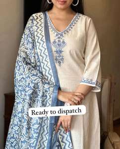 Offre Spéciale : Ensemble de Costume Léger en Coton Extensible avec Pantalon Confortable et Dupatta pour Tenue Ethnique Décontractée – Disponible à la Vente - Product Image 6