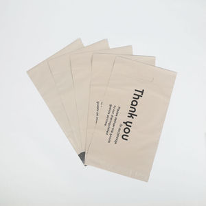 Sac d'expédition personnalisé en polyéthylène épais et recyclable avec poignée intégrée, logo imprimé, pour coursiers et fourrures - Product Image 4