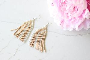 Boucles d'oreilles pendantes faites à la main de style bohème avec perles de rocaille pour femmes et filles, nouveaux bijoux tendance pour les fêtes et les cadeaux - Product Image 3