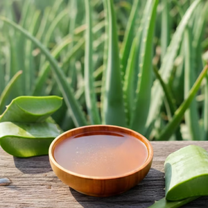 Extracto líquido de aloe vera orgánico premium transparente para fabricación de cosméticos y aplicaciones industriales versátiles - Product Image 1