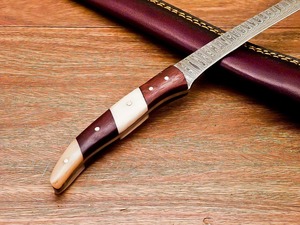 Hermosa Cuchilla de Filetear de Acero de Damasco Hecha a Mano con Borde Dentado, Hoja de Punta Caída, Mango de Madera, Grado Industrial, 12 Pulgadas de Largo Total - Product Image 4