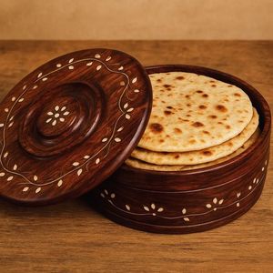 Boîte à roti en bois de qualité supérieure avec rangement artisanal pour chapati en bois de Sheesham naturel – Fournisseur en gros pour cuisine et table à manger - Product Image 1