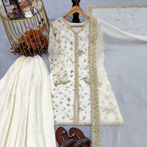 ชุดเดรสพร้อมใส่สำหรับงานปาร์ตี้ แบรนด์ BLOSSOM FABRIC PREMIUM DESIGNER รุ่น SHARARA DUPATTA ตกแต่งด้วยงานปักเลื่อม ผ้าจอร์เจตต์เทียม สำหรับผ้าไหม ใส่ได้ทุกฤดู - Product Image 1