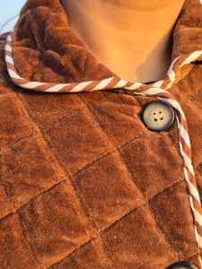 Chaqueta de Invierno Acolchada Reversible y Transpirable de Terciopelo de Algodón con Diseño a Cuadros, Hecha a Mano para Mujer - Product Image 3