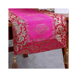 Fresh Look 100% Chemin de table en coton fini soie certifié GOTS Écologique 72x14 pouces Jacquard floral moderne brodé - Product Image 6