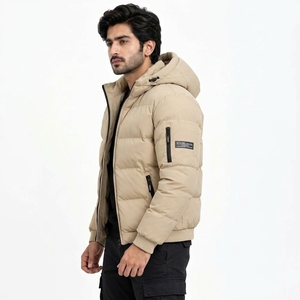 Blouson matelassé pour homme avec tissu résistant, rembourrage confortable et coutures soignées pour un usage quotidien chaud et élégant, au design moderne et tendance. - Product Image 5