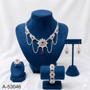 ชุดเครื่องประดับผู้หญิงชุบทองหรูหรา ประดับเพชรทรงคุชชั่นตรงกลาง สร้อยคอแบบโซ่ลายงู 18 นิ้ว พร้อมต่างหู ผลิตจากเพชรสร้างในห้องปฏิบัติการ - Product Image 2