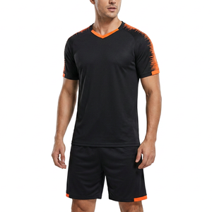 Conjunto de Uniforme de Fútbol Personalizado para Hombre, Diseño Corto Stealth en Negro y Naranja Degradado, Transpirable, Directo de Fábrica Sialkot, Alto Rendimiento - Product Image 1