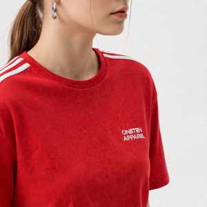 ONETEN APPAREL Camiseta deportiva roja de manga corta con cuello redondo y estampado de letras para mujer - Product Image 5