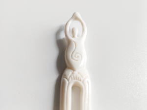 Épingle à cheveux ethnique tribale en os |   Bâtonnet à chignon sculpté à la main - Product Image 3