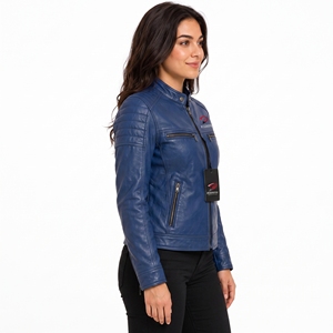 Chaqueta de cuero para mujer a la moda con corte moderno, acabado suave, forro cálido y cremallera resistente para un estilo casual de invierno al aire libre. - Product Image 3