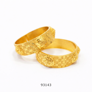 Bracelet Kada large en alliage de zinc plaqué or 24 carats avec zircon, motif floral gravé, tendance, pour fiançailles ou déclaration de style - Product Image 4