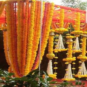 Guirlande de fleurs artificielles de haute qualité, jaunes et oranges, longues, en forme de marigold, pour décoration suspendue, mariage indien, décoration Haldi - Product Image 1