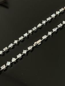 Collier ras du cou de luxe unisexe en argent plaqué 925 avec moissanite taille émeraude sertie griffe, cadeau de mariage - Product Image 3