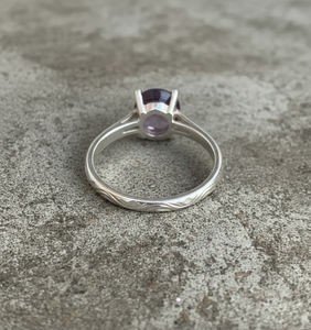 Anillo de Compromiso Islámico de Plata 925 Certificado por Terceros, con Amatista Natural de Corte Ovalado, Chapado en Rodio y Engaste de Garras - Product Image 2