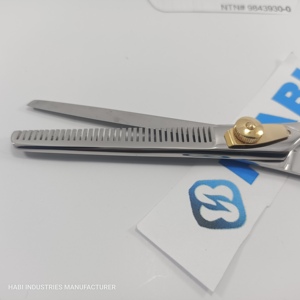 กรรไกรตัดผมตรงสำหรับช่างตัดผมมือขวา รุ่น HI-HCS-1323 ยี่ห้อ Customized Brand ผลิตจากสแตนเลส เหมาะสำหรับร้านตัดผม - Product Image 4