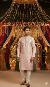 Ensemble Kurta Pajama Ethnique Luxueux pour Homme, Tissage Jacquard en Soie Artificielle, Tenue de Fête et de Mariage, Très Demandé, Disponible à la Vente - Product Image 2
