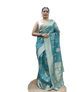 Esencia de seda de algodón: elegancia de Sari económico a medida para mujeres exigentes - Product Image 1