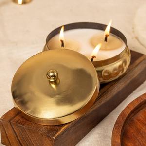 Portavelas Metálico Atemporal para Decoración e Iluminación del Hogar, Crea un Ambiente Relajante con una Elegante Presentación de Luz de Vela - Product Image 5