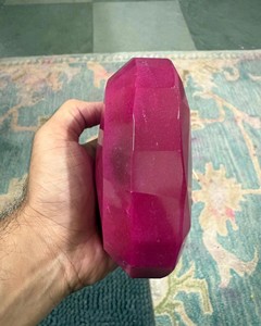 พลอยทับทิมสีแดงเข้มทรงรีเจียระไนแบบมรกต ขนาด 3000 กะรัต พลอยธรรมชาติเม็ดเดี่ยว ขัดเงา สีแดงเข้ม ขนาดใหญ่ - Product Image 5