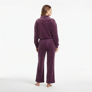 Conjunto de chándal de terciopelo personalizado para mujer: Sudadera con cremallera de un cuarto, cuello vuelto, hombros caídos, mangas con puños y pantalón jogger de pierna ancha. - Product Image 4