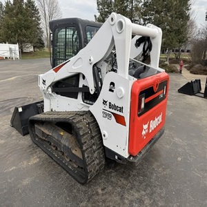 Chargeuse compacte sur pneus Bobcat T740, équipement lourd, moteur diesel, roulement, pompe, boîte de vitesses pour usage en construction et travaux lourds - Product Image 3