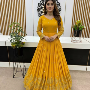 Ensemble de costume Anarkali ethnique moderne haut de gamme en tissu de soie Fandy à séchage rapide pour Diwali, mariages et soirées, pour femmes, vente en gros Ramdev Trading - Product Image 1