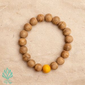 Bijoux en bois d'agar faits à la main exclusifs, bracelet classique en bois d'agar naturel vietnamien avec corail jaune AL-SV-0030-10 unisexe - Product Image 3