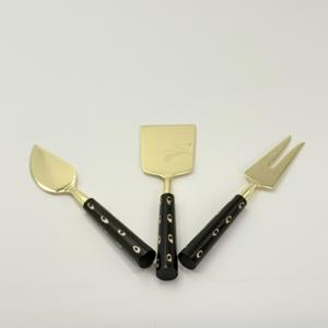 Nuevo Esparcidor de Queso con Acabado Dorado, Cortador de Mantequilla de Diseño Innovador con Mango de Resina Negra, Elegante Juego de Esparcidores de Queso Personalizables - Product Image 5