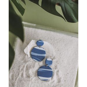 Boucles d'oreilles en résine légères, fabriquées à la main avec un polissage lisse, design tendance, qualité durable, accessoire de bijoux en cristal à la mode - Product Image 2