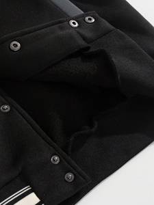 Veste de baseball noire de haute qualité pour homme, col montant, broderie personnalisée sur le devant, patch logo DTF, polyester tricoté - Product Image 3