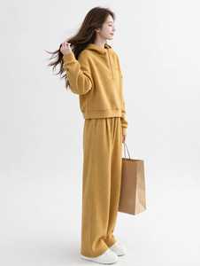 Conjunto Deportivo con Capucha para Mujer, Color Amarillo Mostaza, Sudadera con Cierre de Media Cremallera, Pantalones Largos Holgados, Atuendo Casual 2 en 1 para Otoño - Product Image 2