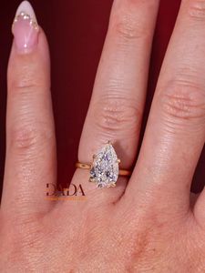Anillo de Compromiso Solitario Clásico con Corte de Pera en Oro Amarillo, Anillo de Promesa Minimalista Hecho a Mano, Joyería Fina para Bodas y Aniversarios - Product Image 2