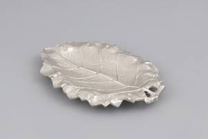 Bandeja de Servicio de Aluminio Fundido de Diseño Elegante, Nueva Llegada, Más Vendida, Bandeja de Servicio de Alimentos de Metal Clásica y Elegante, Forma Rectangular, Hecha a Mano - Product Image 2