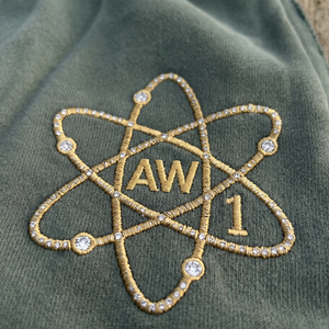 กางเกงวอร์มสีเขียวสำหรับผู้ชายจาก Askar Wear Inc เอวยางยืด มีเชือกผูก ลำลอง สตรีทแวร์ ผ้าฝ้ายเนื้อปานกลาง พิมพ์ลายตัวอักษรที่ขาซ้าย - Product Image 2