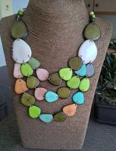 Collier pendentif en résine d'art abstrait fait main, bijou époxy coloré, accessoire de mode créatif - Product Image 4