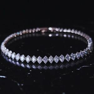 Pulsera de Tenis con Diamantes de Moissanita en Oferta para Regalo de Boda, Compromiso o Aniversario, Joyería Disponible para la Venta - Product Image 1