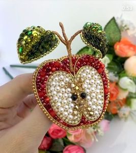MD HANDICRAFTS เข็มกลัดปักลายหรูหราประดับด้วยลูกปัด ทำด้วยมือ สำหรับผู้หญิง เครื่องประดับแฟชั่นสุดหรูสำหรับงานแต่งงานและงานปาร์ตี้ - Product Image 2