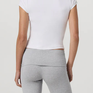 Camiseta de Cuello Redondo para Mujer, Diseño Elegante, Tela Suave y Transpirable, Diseño Básico Informal, Corte Ajustado para Mayor Comodidad, con Logotipo - Product Image 5