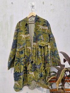 Chaqueta Kimono de Terciopelo con Estampado de Selva Verde, Abrigo Largo para Mujer, Bata de Lujo Hecha a Mano, Ropa de Abrigo de Invierno - Product Image 1