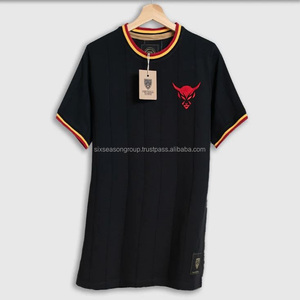 T-shirt classique à manches courtes pour homme, coupe régulière, inspiré des légendes du football, en jersey 100% coton, personnalisable, Drop Needles Fabrics - Product Image 5