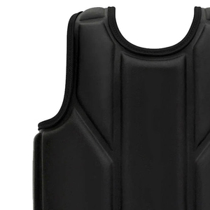 Protection de poitrine en cuir sur mesure pour les sports de combat, telle que le kickboxing, le MMA, le karaté, le taekwondo, bouclier de karaté fait main - Product Image 4