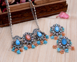 Conjunto de Collar y Pendientes de Latón Oxidado Plateado Multicolor Hecho a Mano con Piedra de Ónix, Collar Largo Étnico y Pendientes para Mujer, Aniversario - Product Image 1