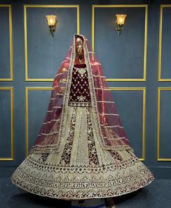Lehenga de mariée en velours vérifié, lourd, avec une grande jupe évasée, travail complet et six couleurs, idéal pour les tenues de soirée et les événements traditionnels - Product Image 3