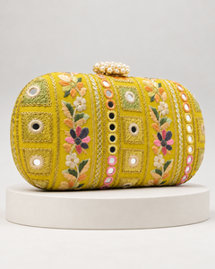 Pochette de Soirée de Luxe Jaune Brodé à Motif Géométrique, Sac à Main Ovale avec Accent de Perles pour Fêtes et Mariages - Product Image 1