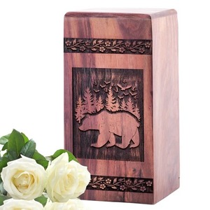 Urne funéraire rectangulaire en bois naturel avec motif sculpté de lune et d'arbre pour cendres humaines adultes - Product Image 2