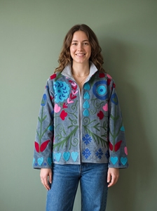 Chaqueta Acolchada Suzani de Terciopelo Bordado y Tejido a Mano, Transpirable, para Mujer, Estilo Boho, Floral, Artesanal, Ecológica, para Verano e Invierno - Product Image 3